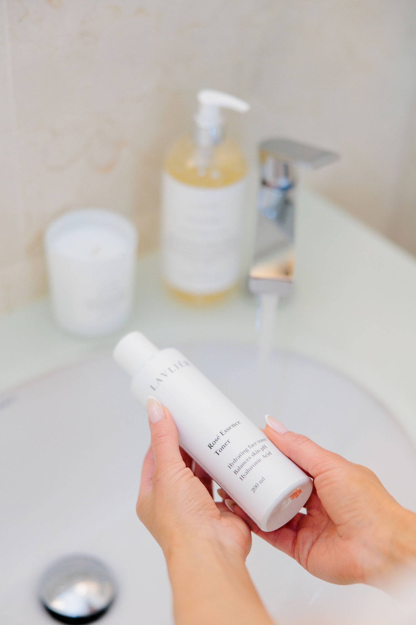 (ll-laatuinen) Rosé Essence Toner 200 ml