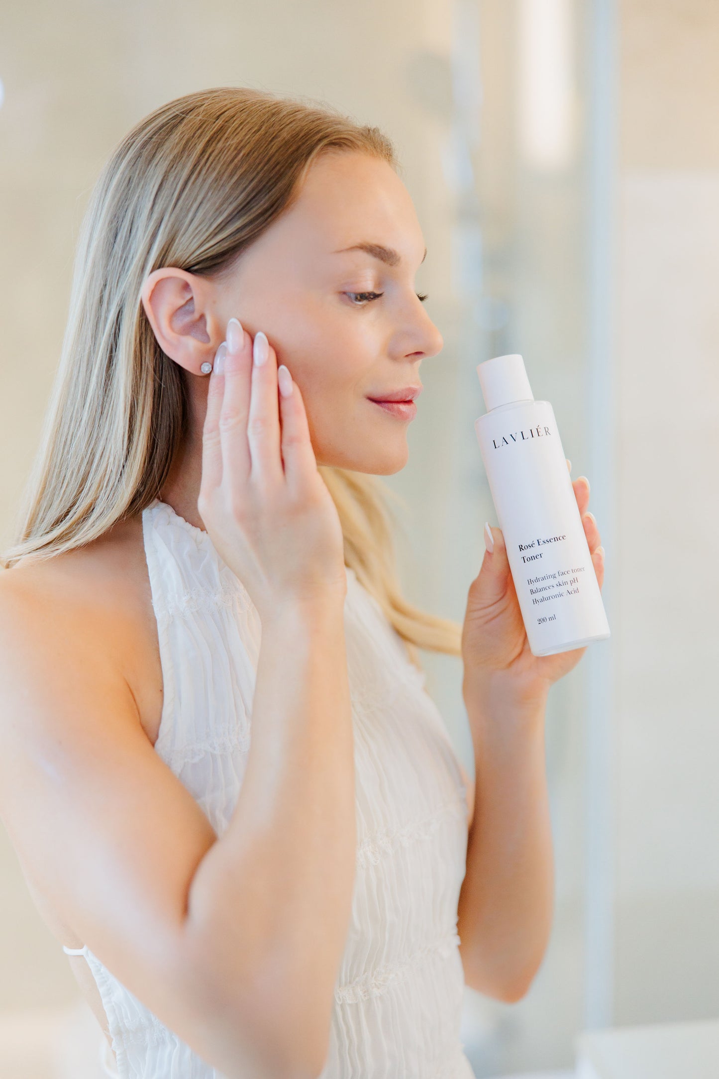 (ll-laatuinen) Rosé Essence Toner 200 ml