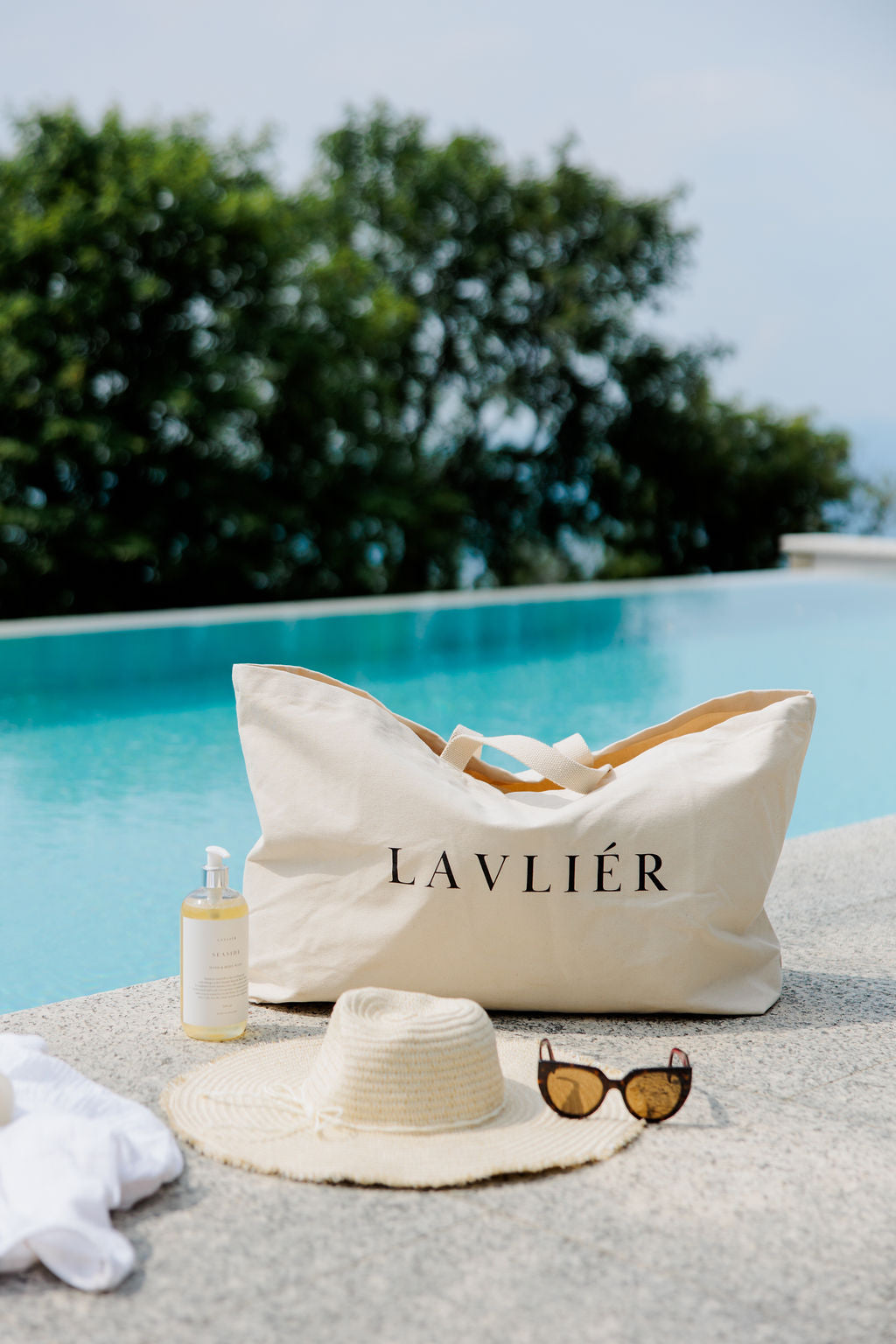 Lavliér Tote Bag