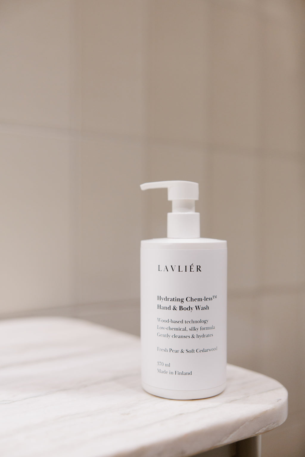 Hydrating Chem-less™  Hand & Body Wash 370 ml Fresh Pear & Soft Cederwood