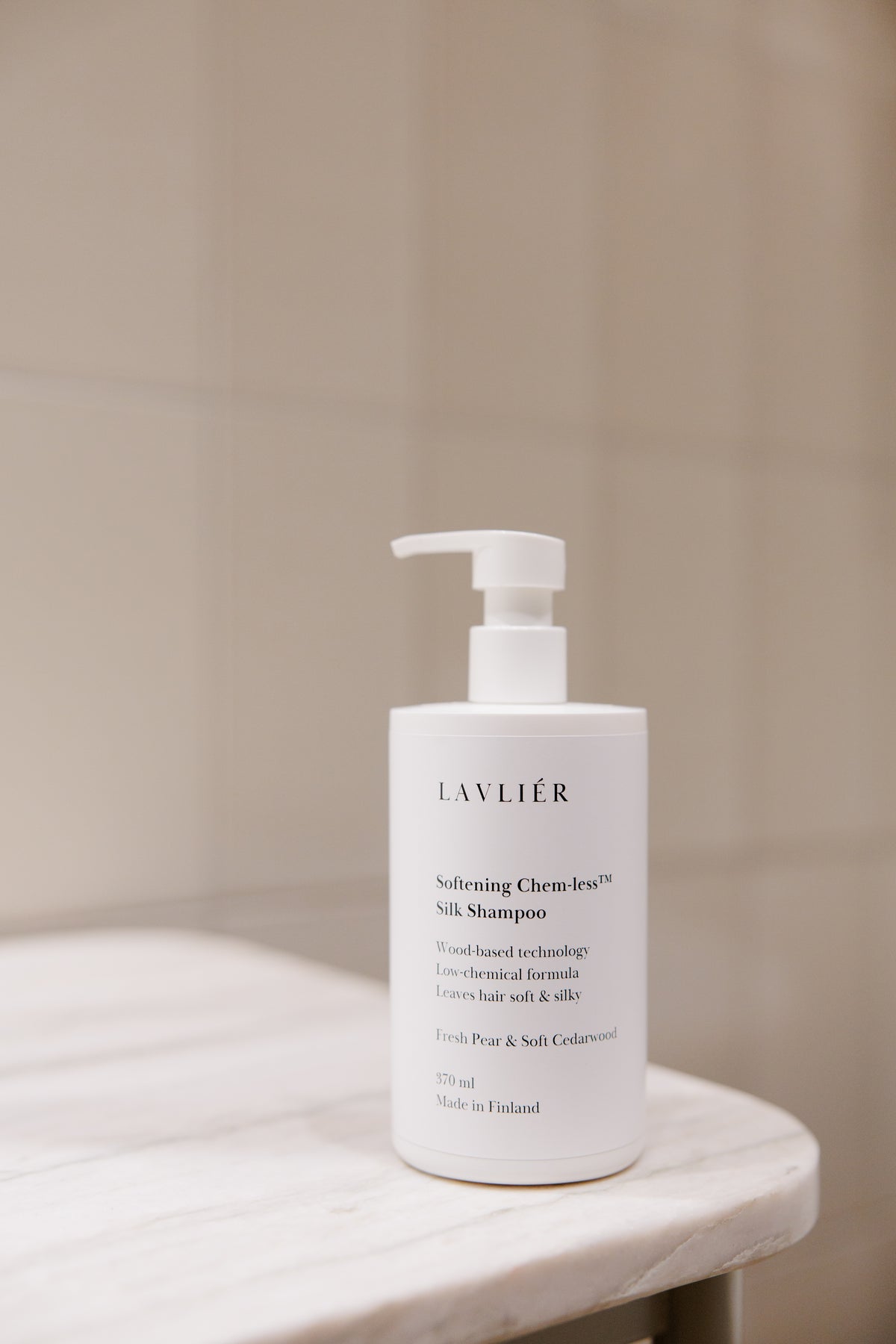 Softening Chem-less™ Silk Shampoo 370 ml Fresh Pear & Soft Cedarwood