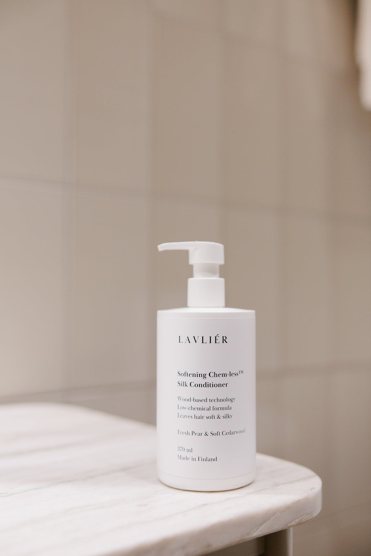 Softening Chem-less™ Silk Conditioner 370 ml Fresh Pear & Soft Cedarwood